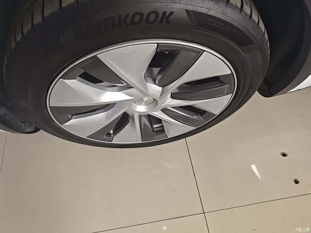 Tesla Model Y, 2022 23
