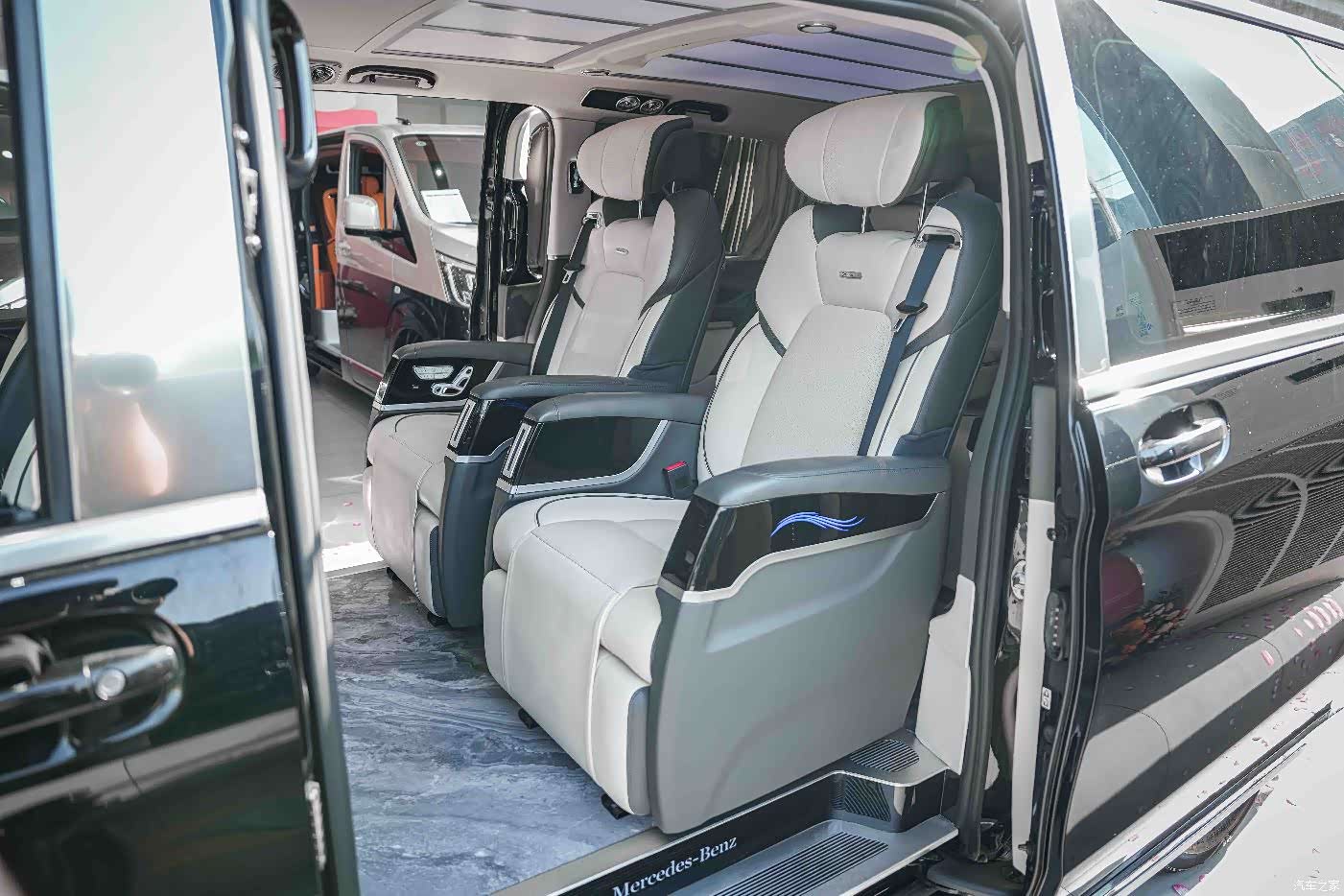 Mercedes-Benz 7, 2024 12