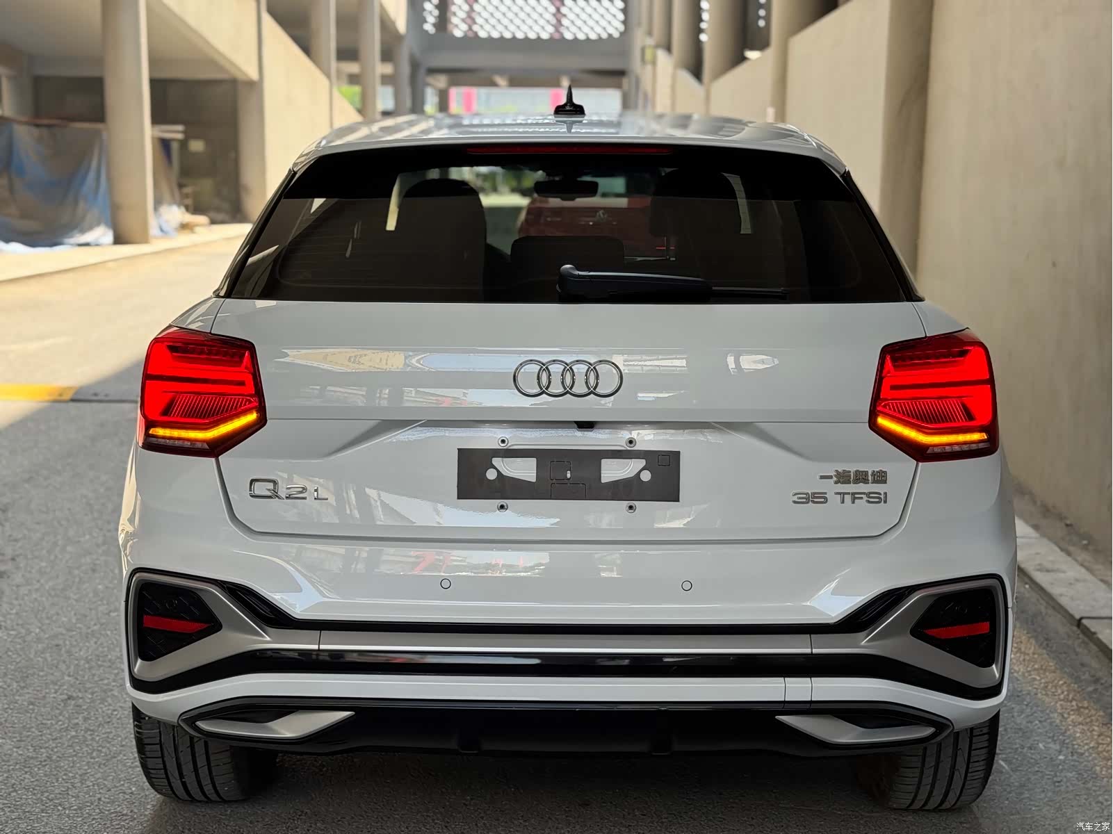 Audi Q2L, 2023 все фото