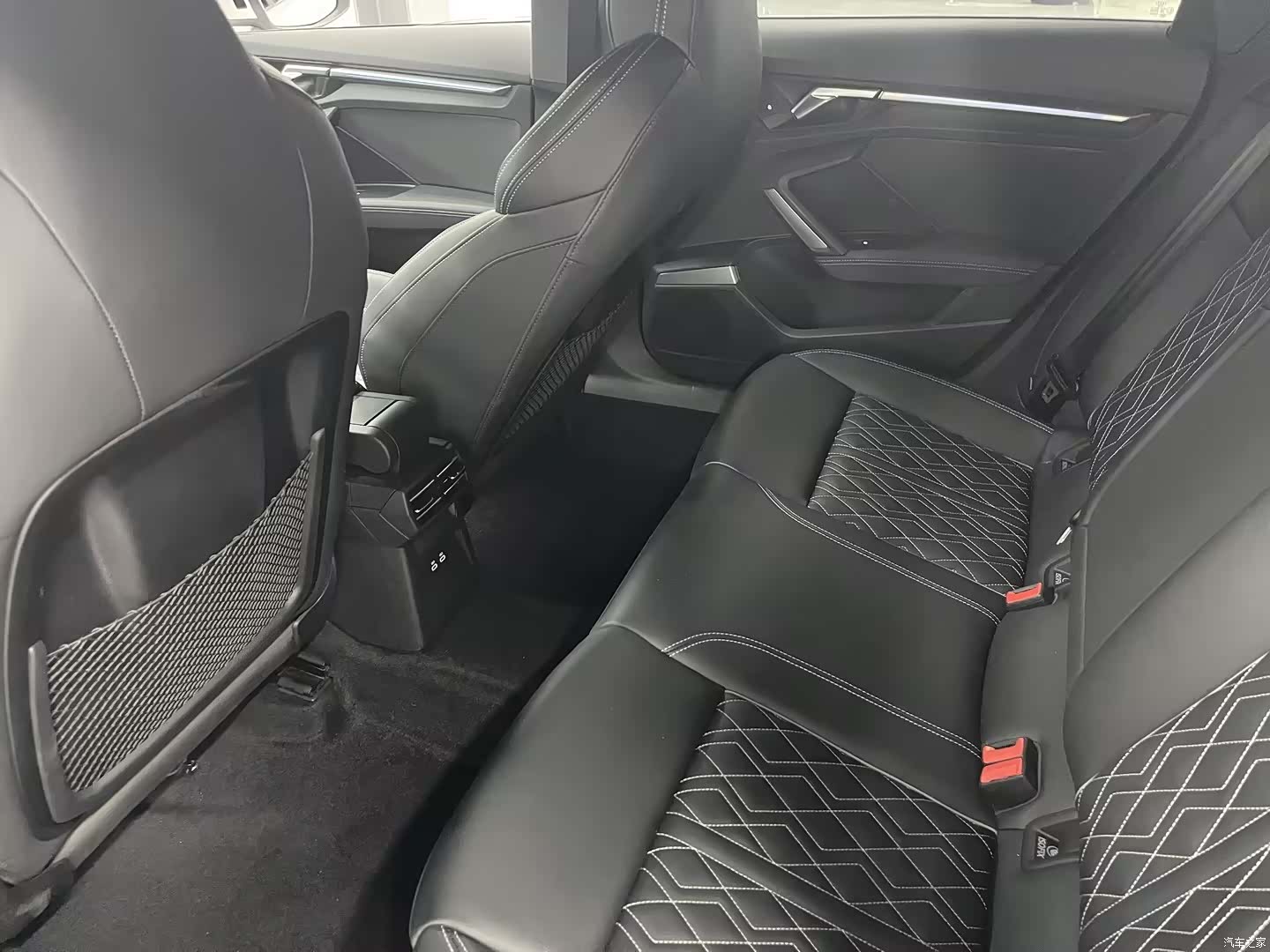 Audi Flying Spur, 2025 13