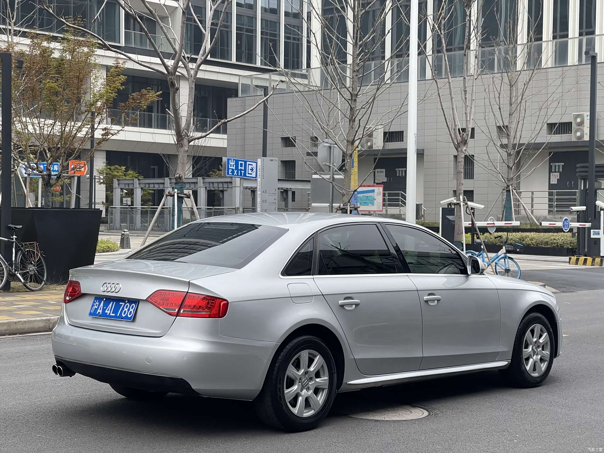 Audi A4L, 2010 4