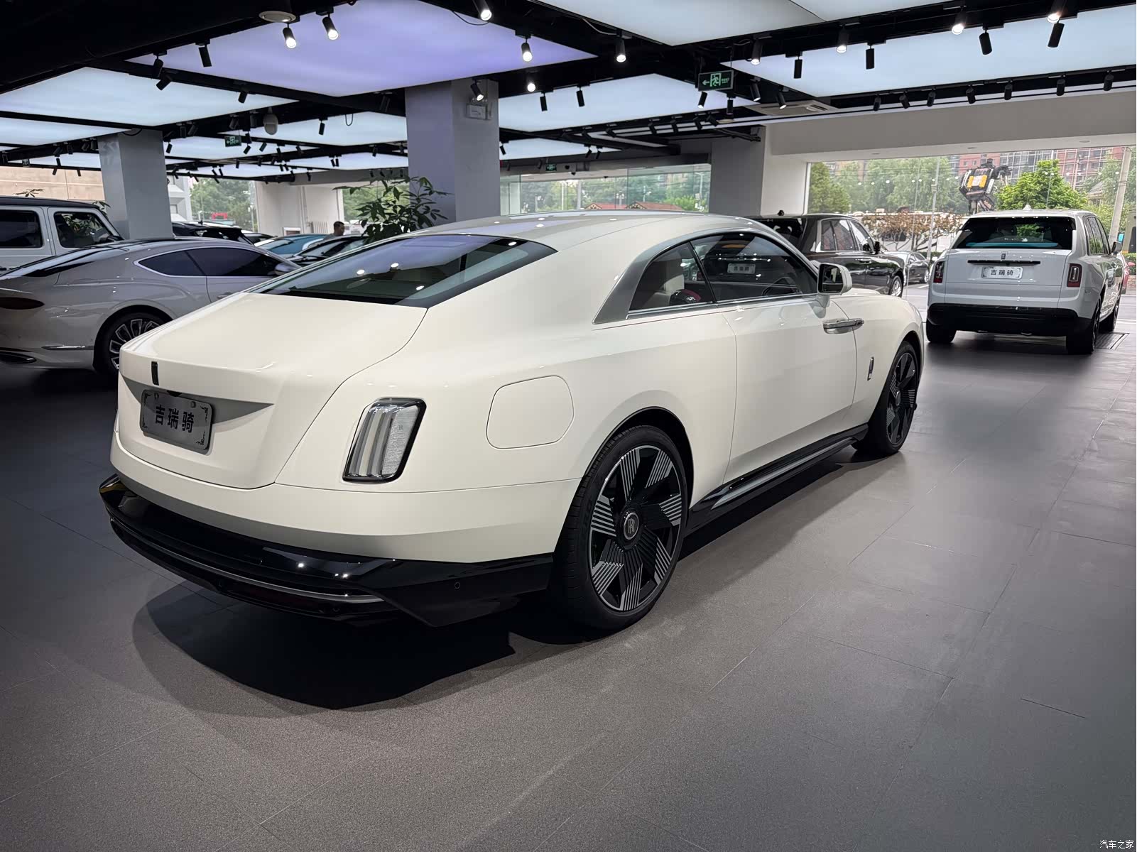 Rolls-Royce Spectre, 2026 6