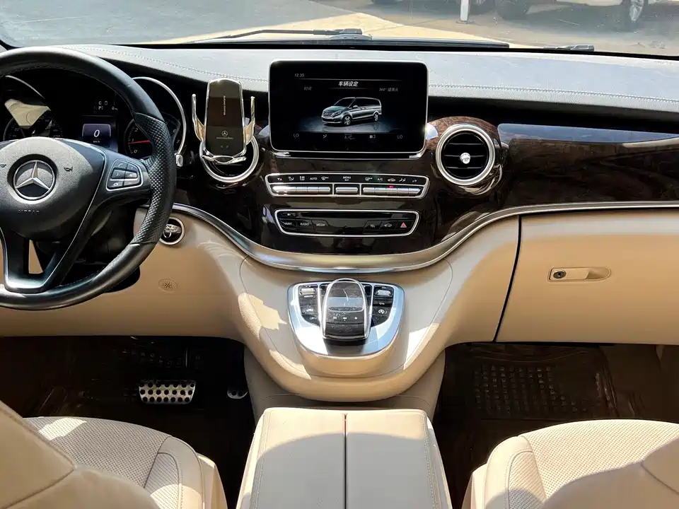 Mercedes-Benz V-class