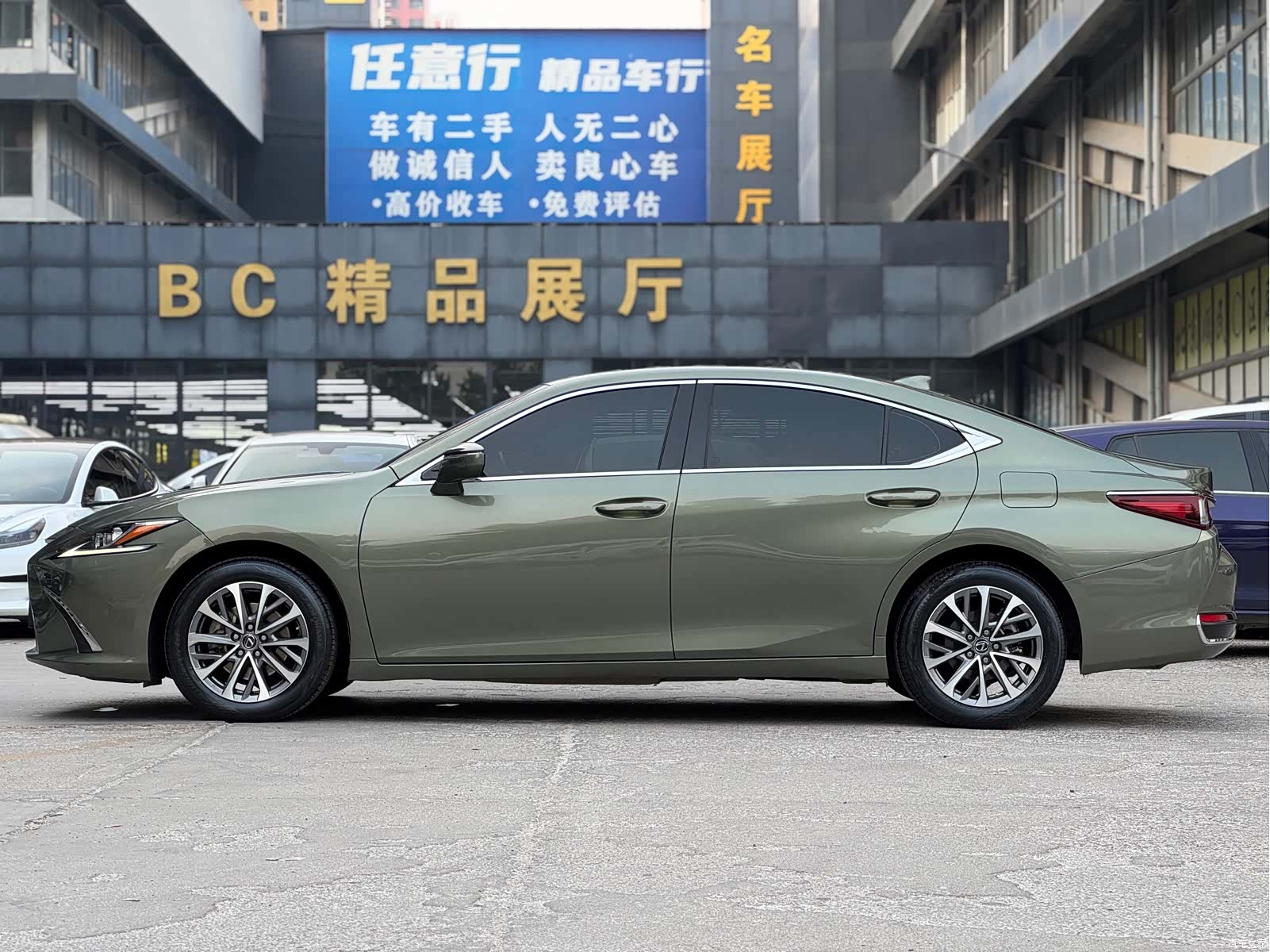 Lexus ES, 2022 4
