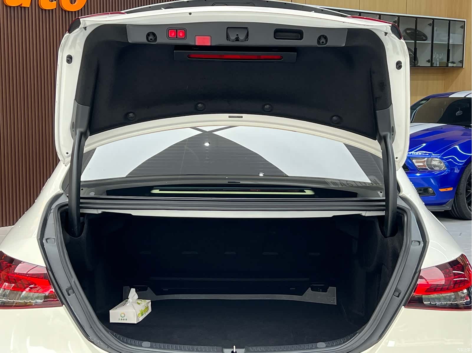 Mercedes-Benz E-Class, 2021 32