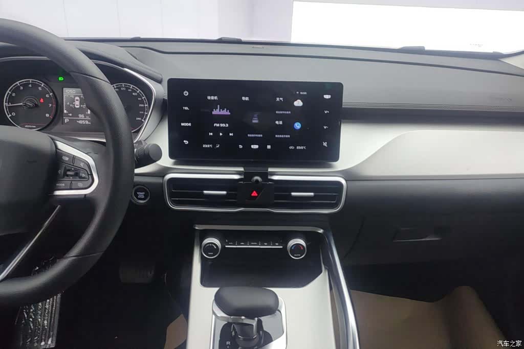 Geely Coolray, 2025 13