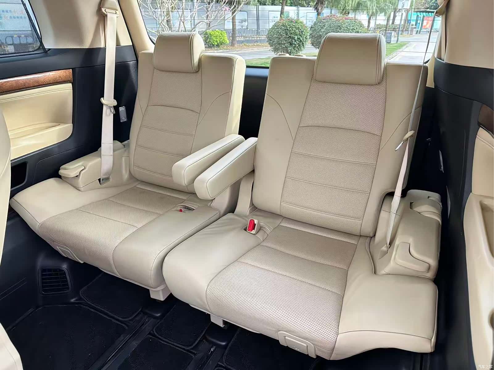 Toyota Alphard, 2017 16