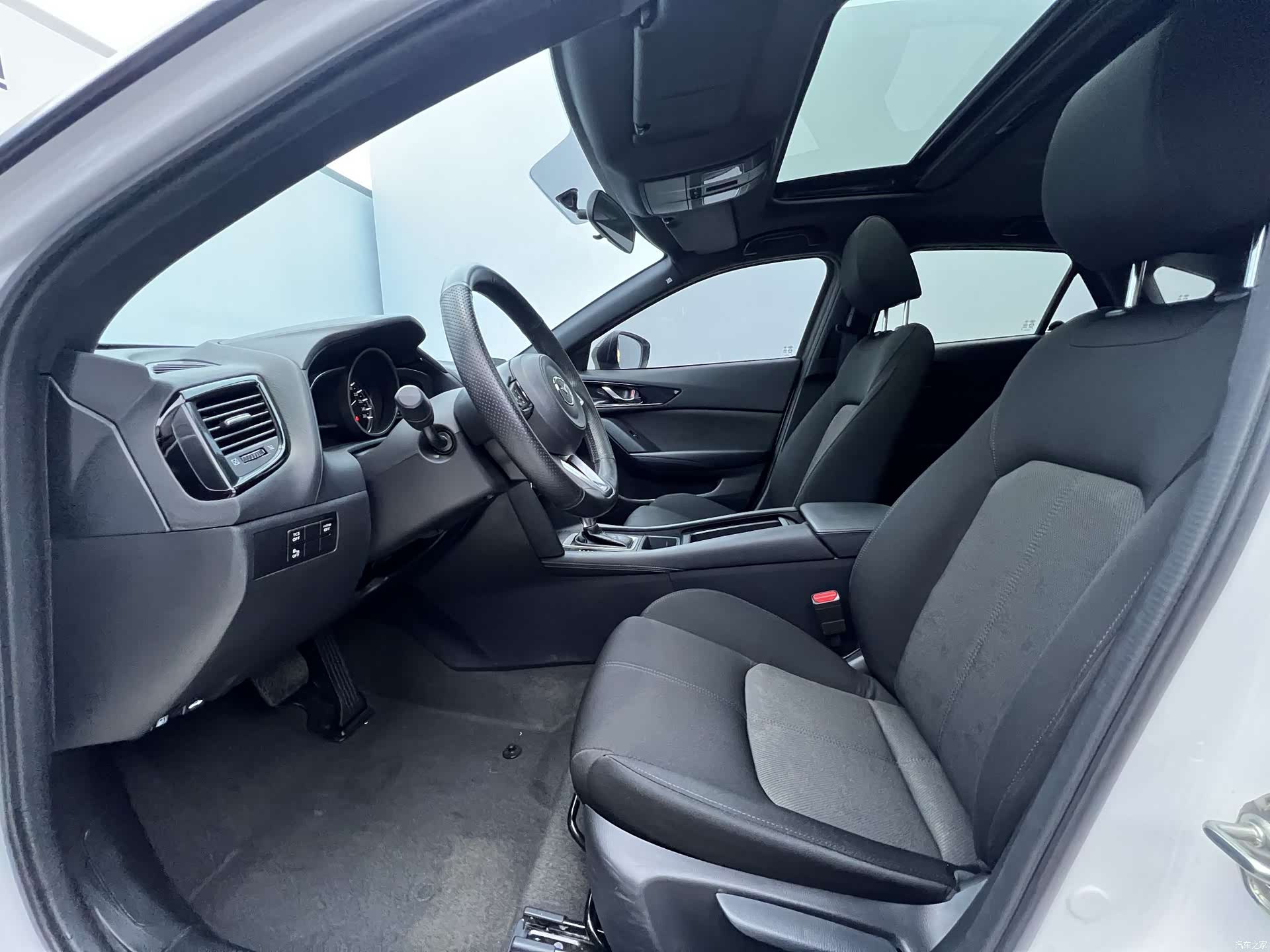 Mazda CX-4, 2023 17