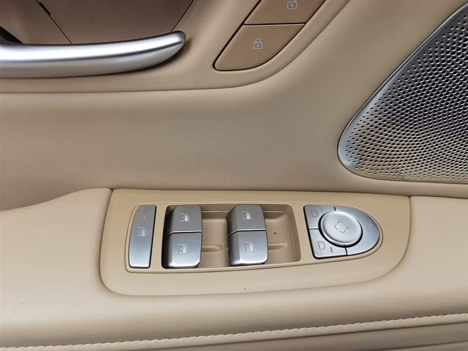 AITO Ask the world M7