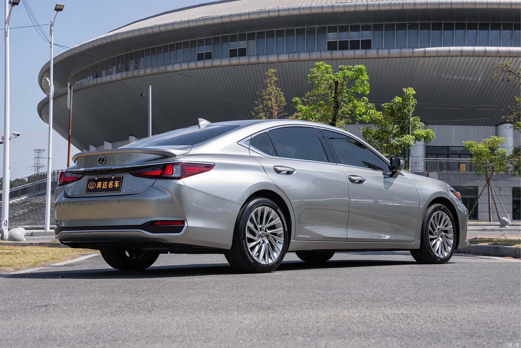Lexus ES, 2022 3