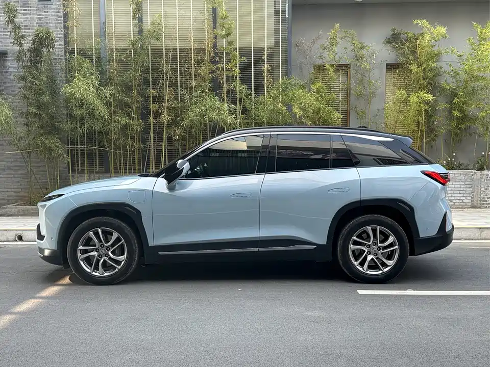 NIO ES6