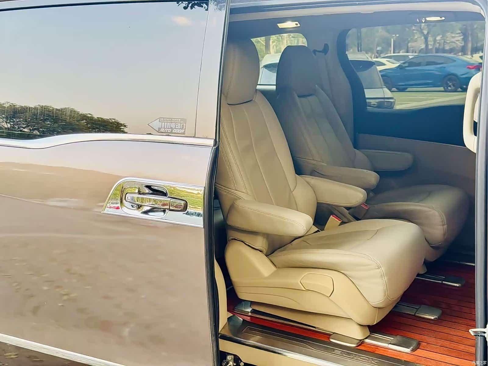 Buick GL8, 2016 9
