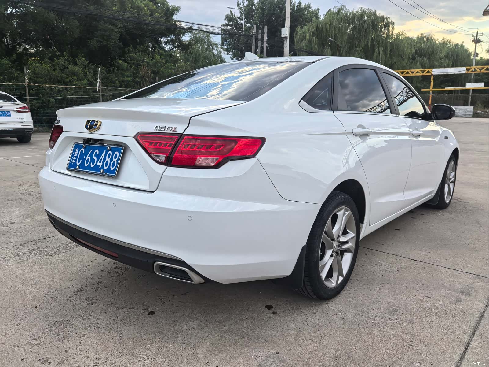 Geely Emgrand, 2017 7