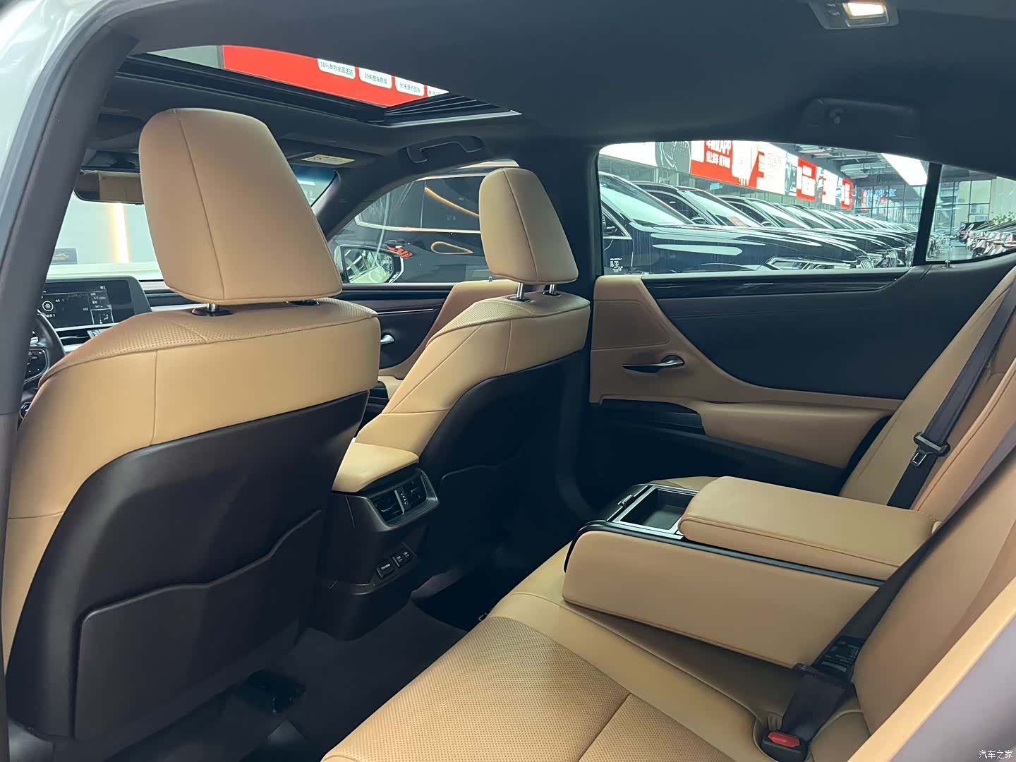 Lexus ES, 2021 11