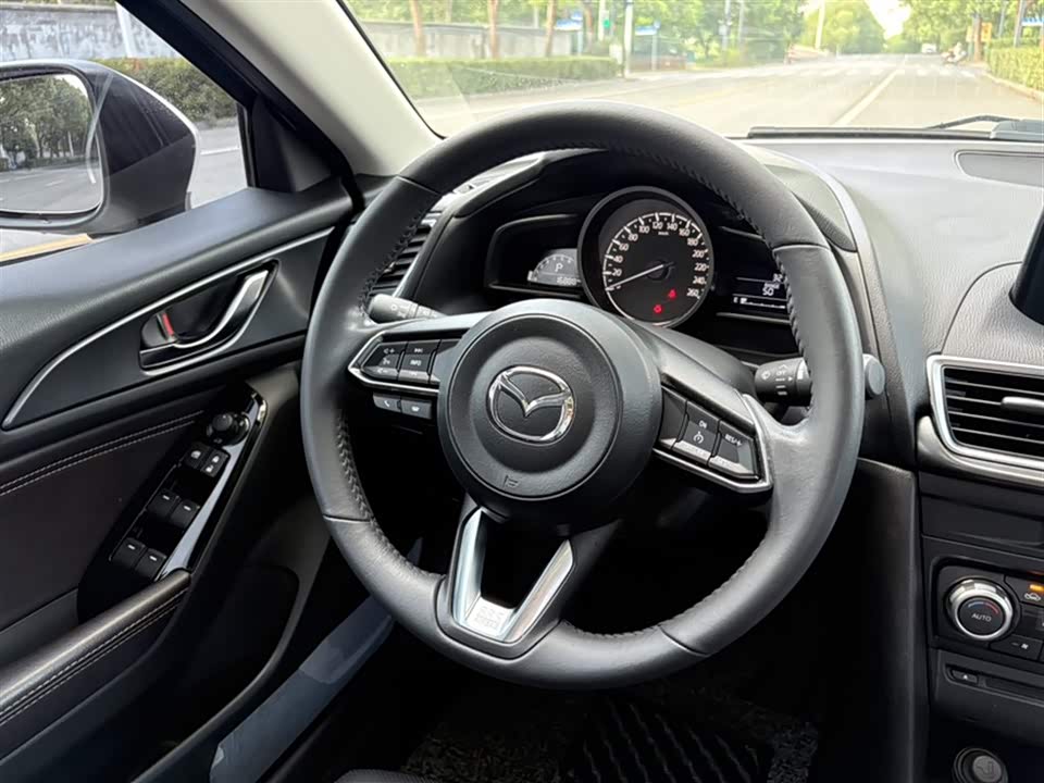 Mazda 3 Angkesaila