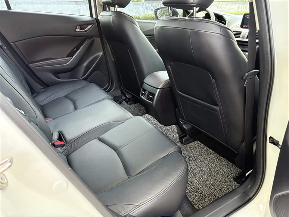 Mazda 3 Angkesaila