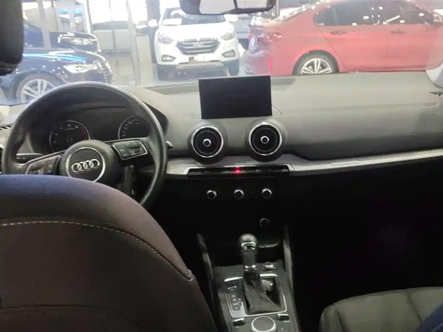 Audi Q2L
