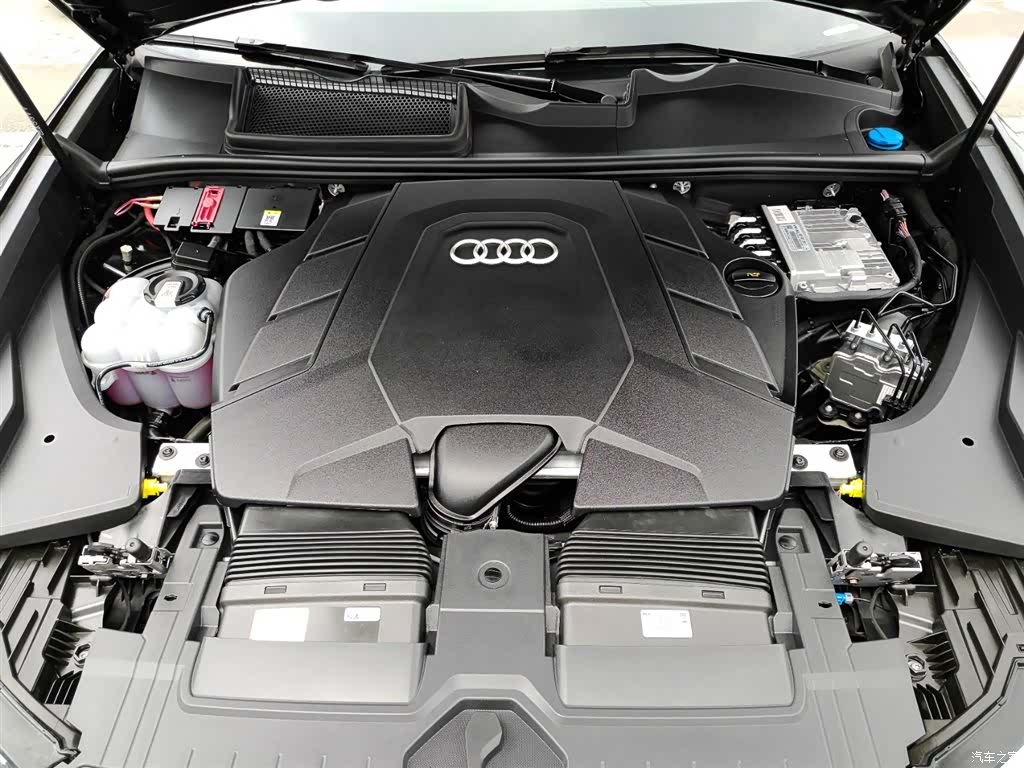 Audi Q8, 2023 24
