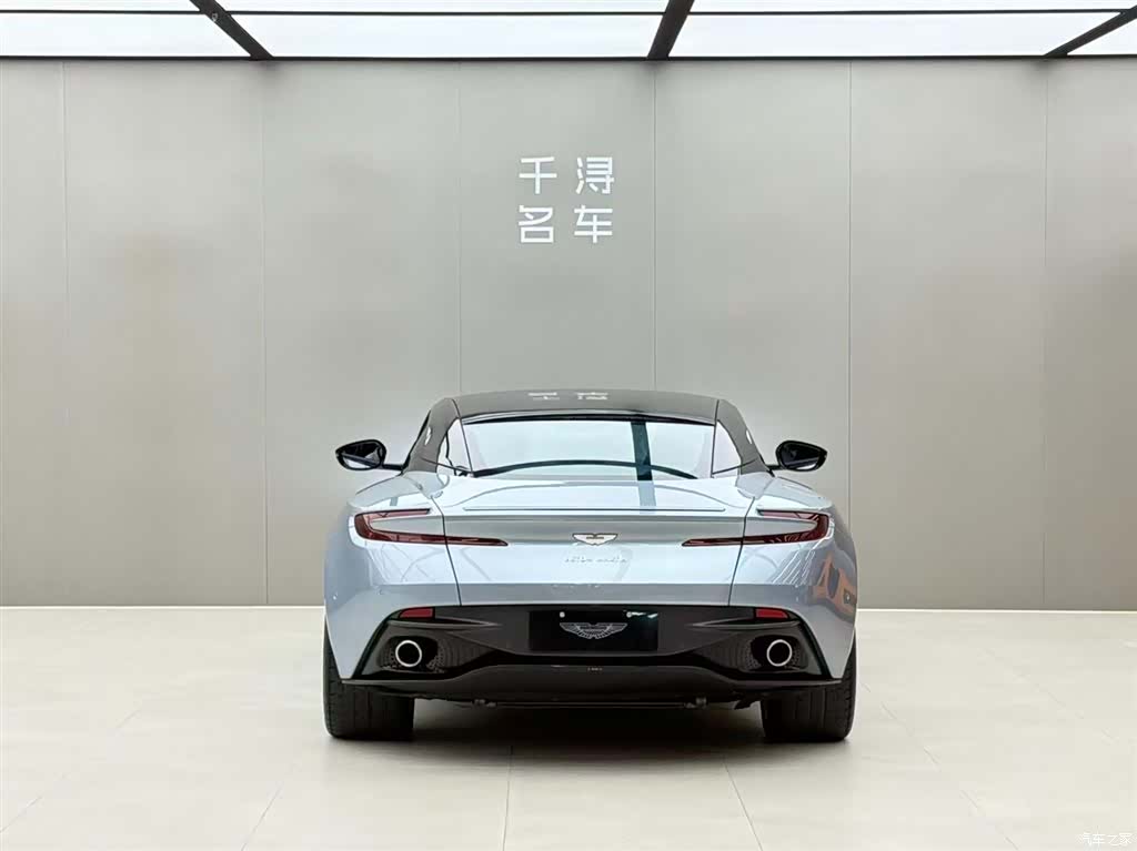 Aston Martin DB11, 2021 14