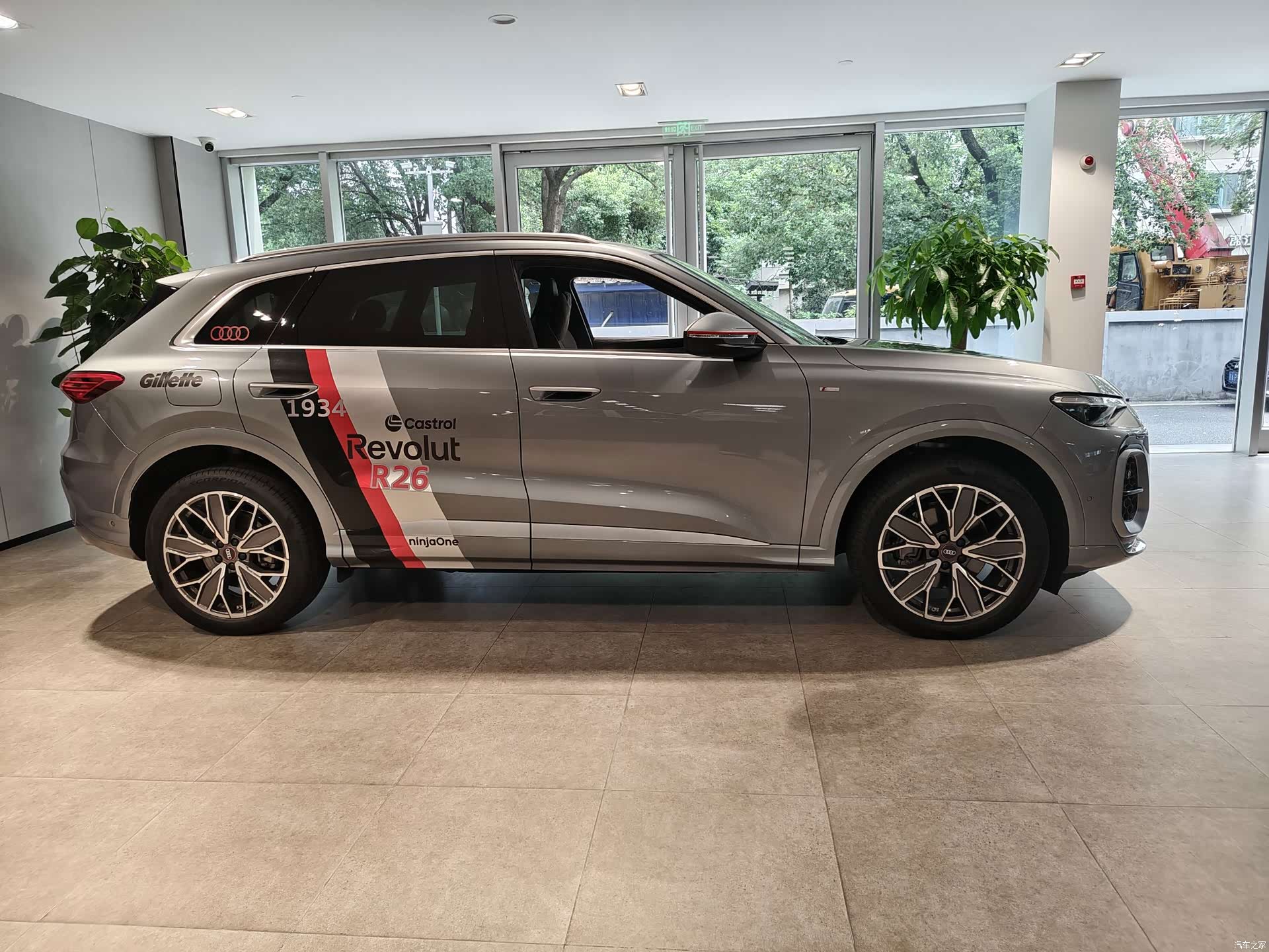 Audi Q5L, 2025 10