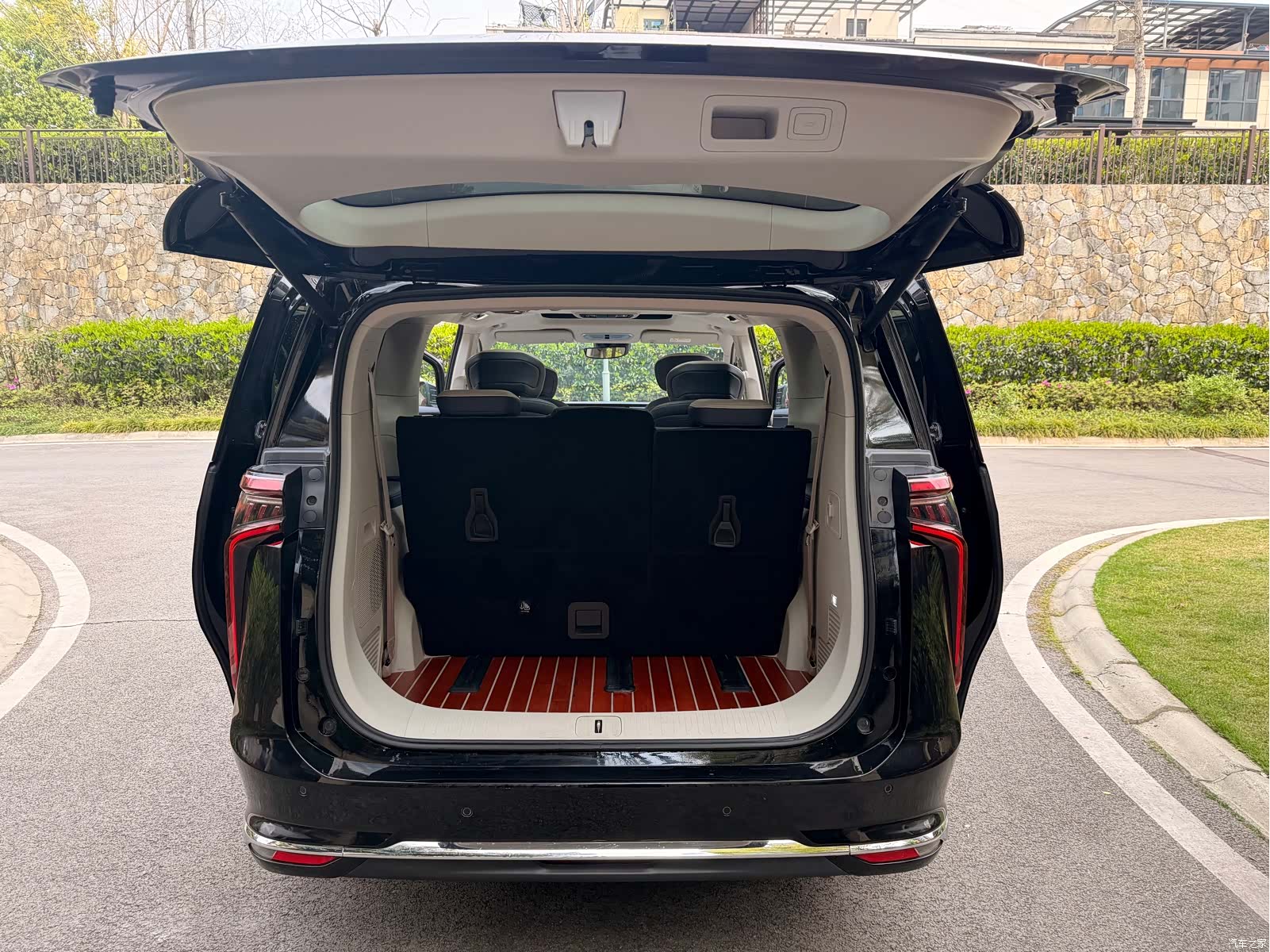 Maxus G90, 2023 27