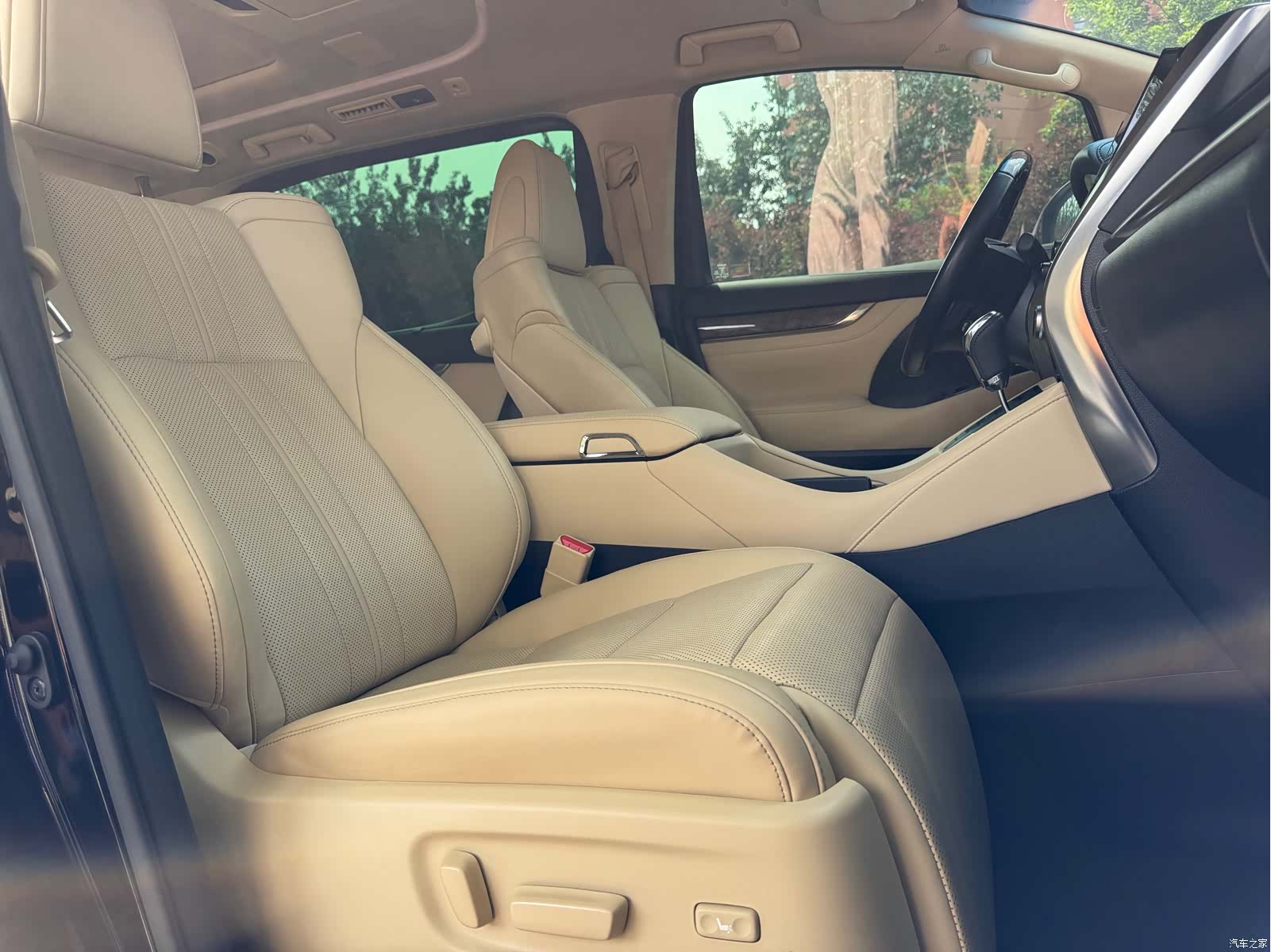 Toyota Alphard, 2021 19