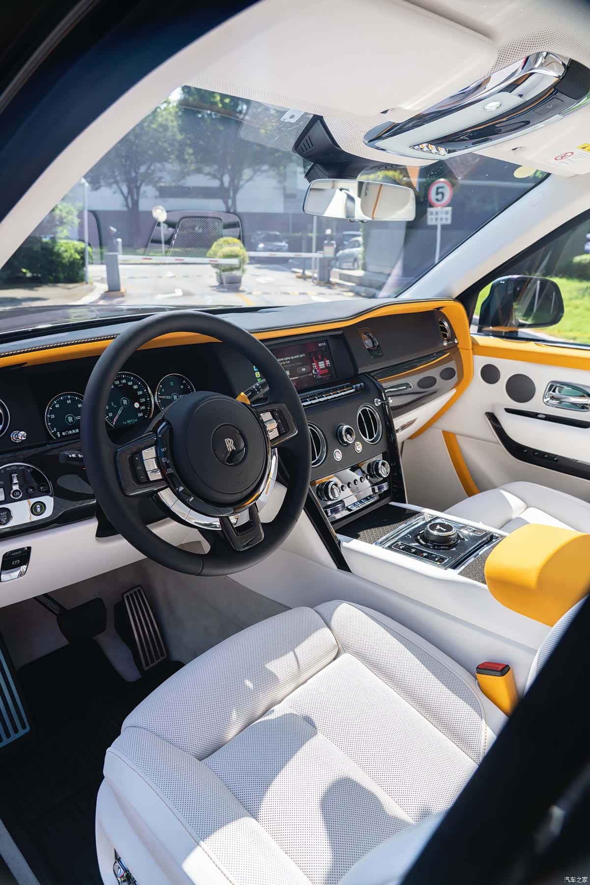 Rolls-Royce Cullinan, 2024 6