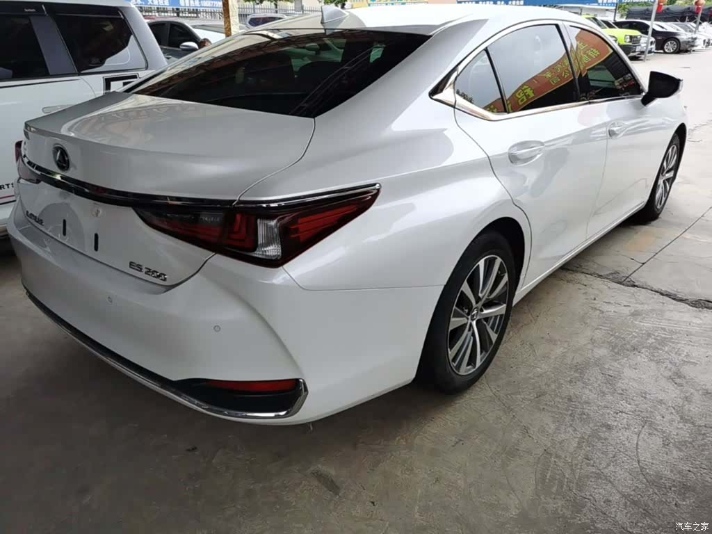 Lexus ES, 2019 7