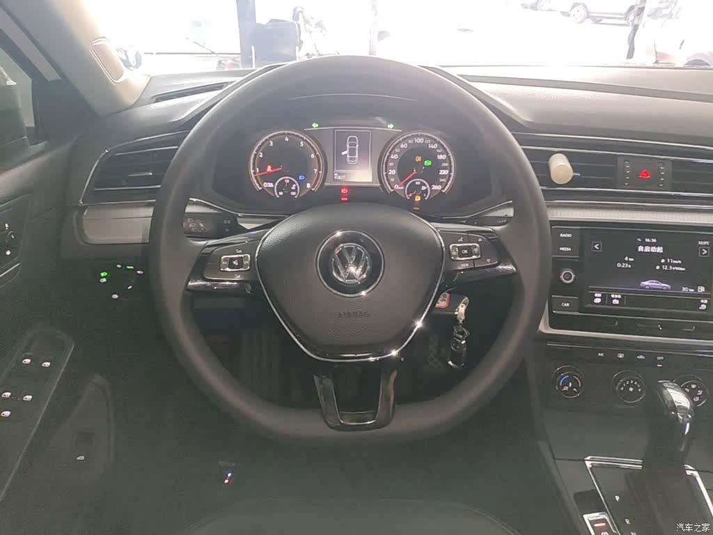 Volkswagen Lamando, 2019 11