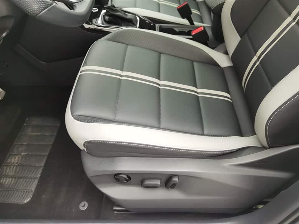 Volkswagen T-ROC exploring Songs