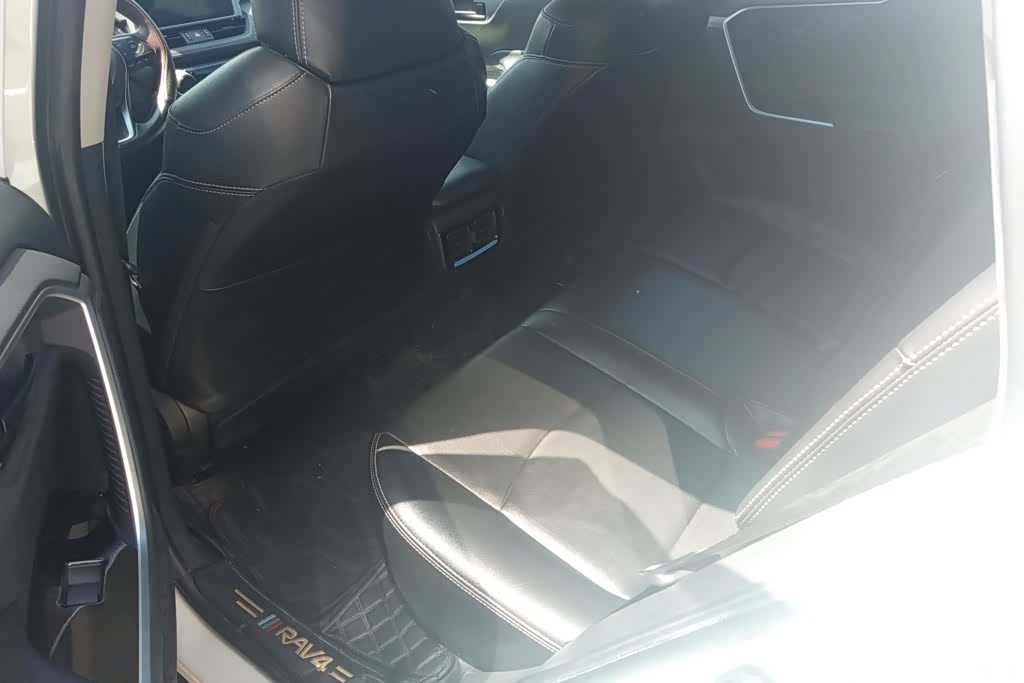 Toyota RAV4, 2020 11