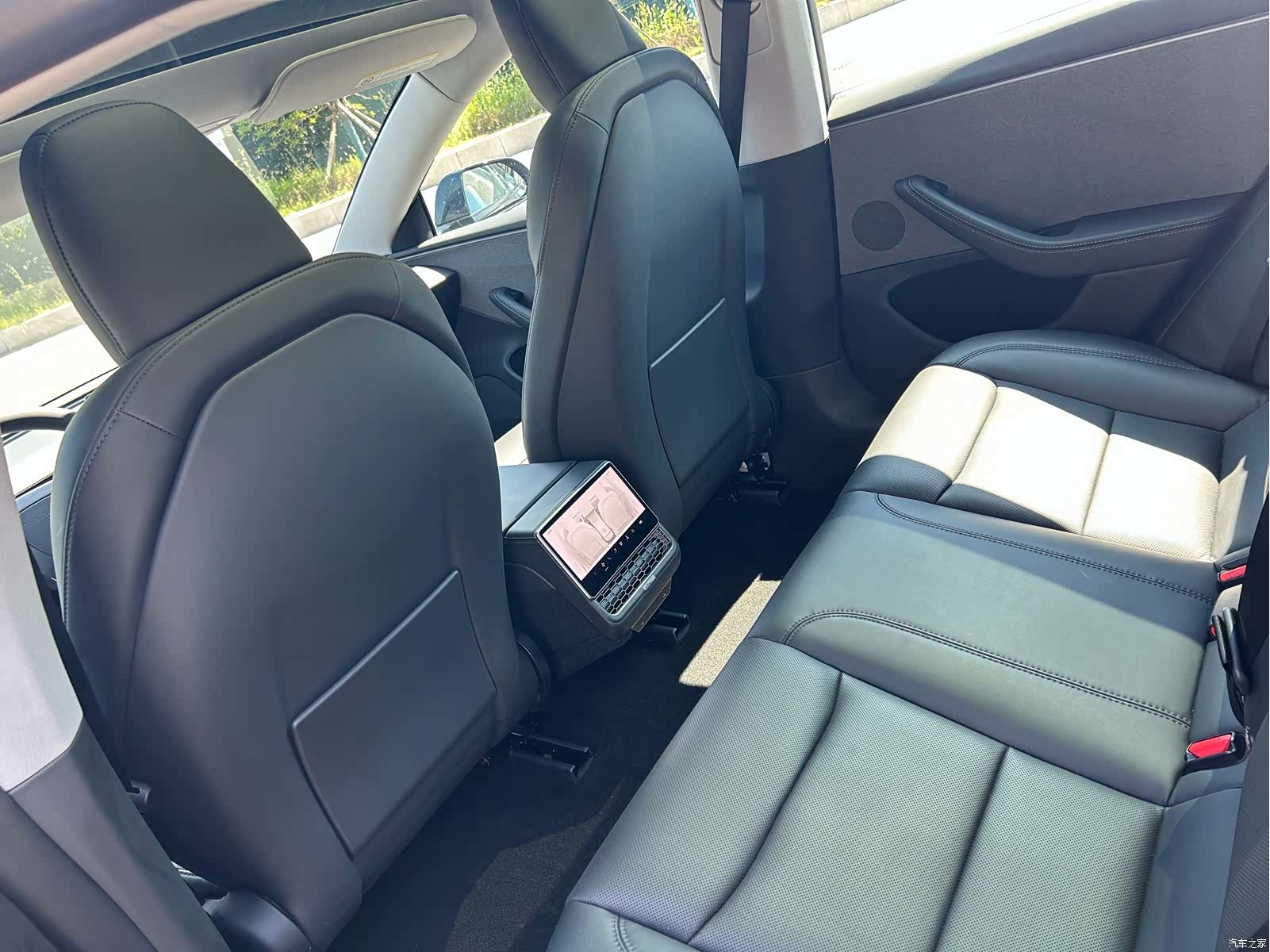 Tesla Model 3, 2025 все фото