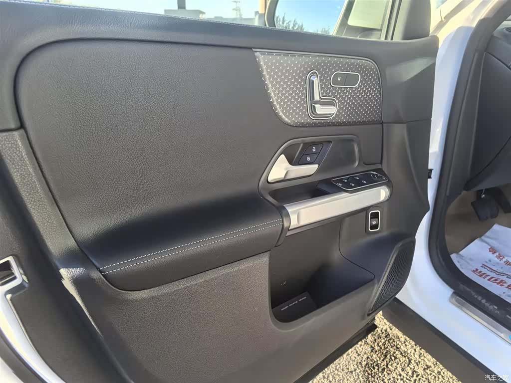 Mercedes-Benz EQB, 2025 11
