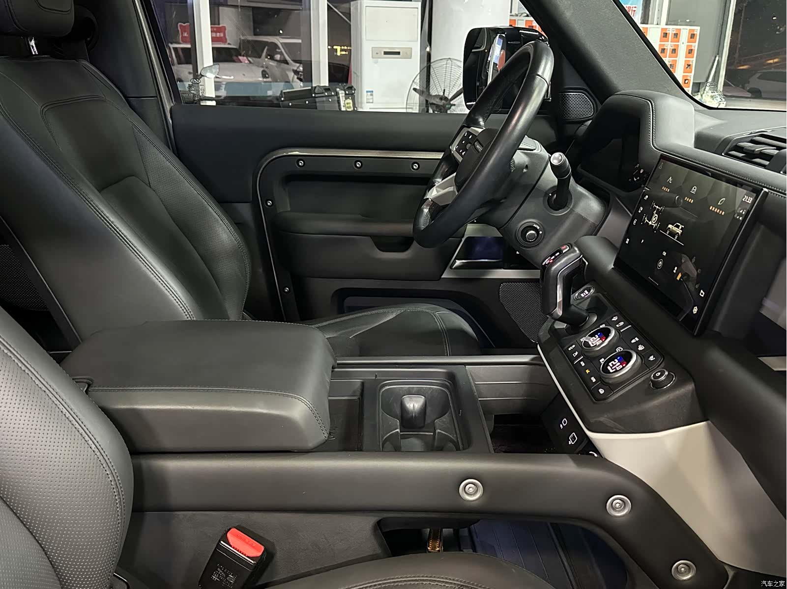 Land Rover Defender, 2023 8