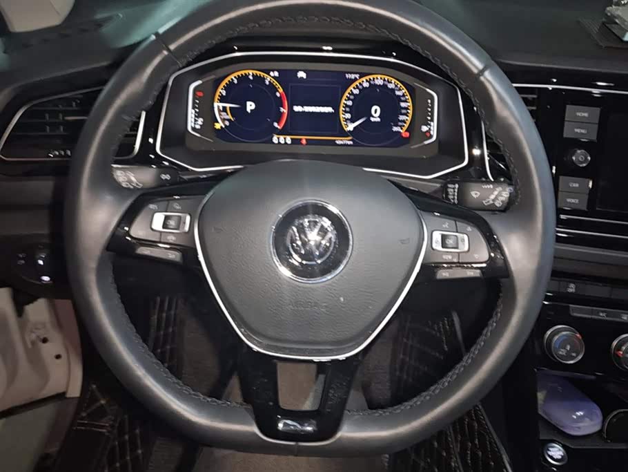 Volkswagen T-ROC exploring Songs