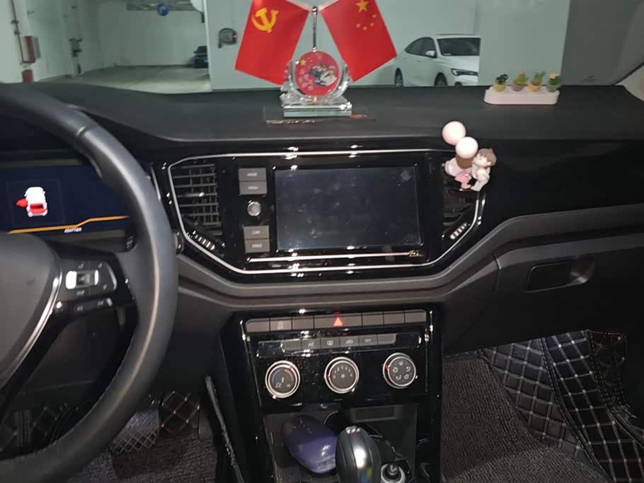 Volkswagen T-ROC exploring Songs