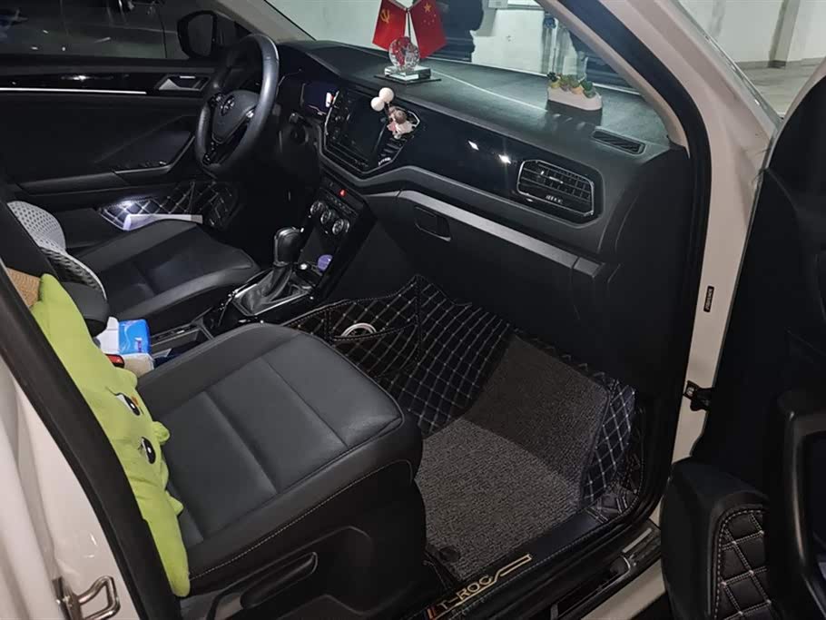 Volkswagen T-ROC exploring Songs