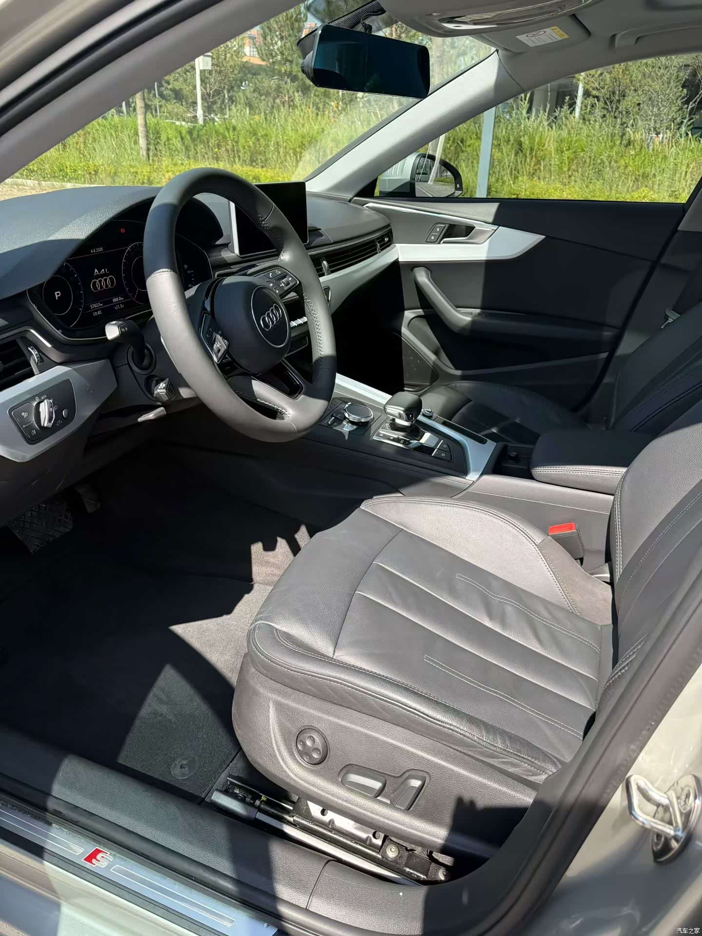 Audi A4L, 2019 7
