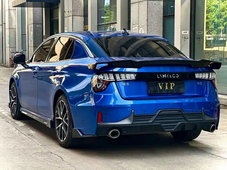 Lynk & Co 03