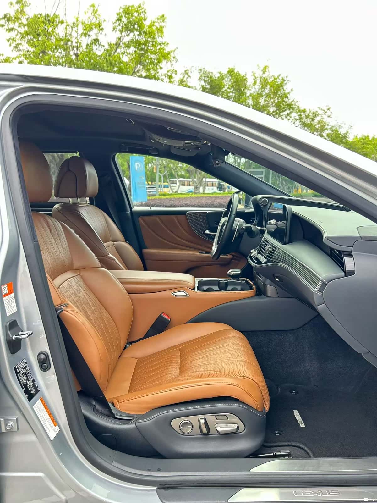 Lexus LS, 2021 4