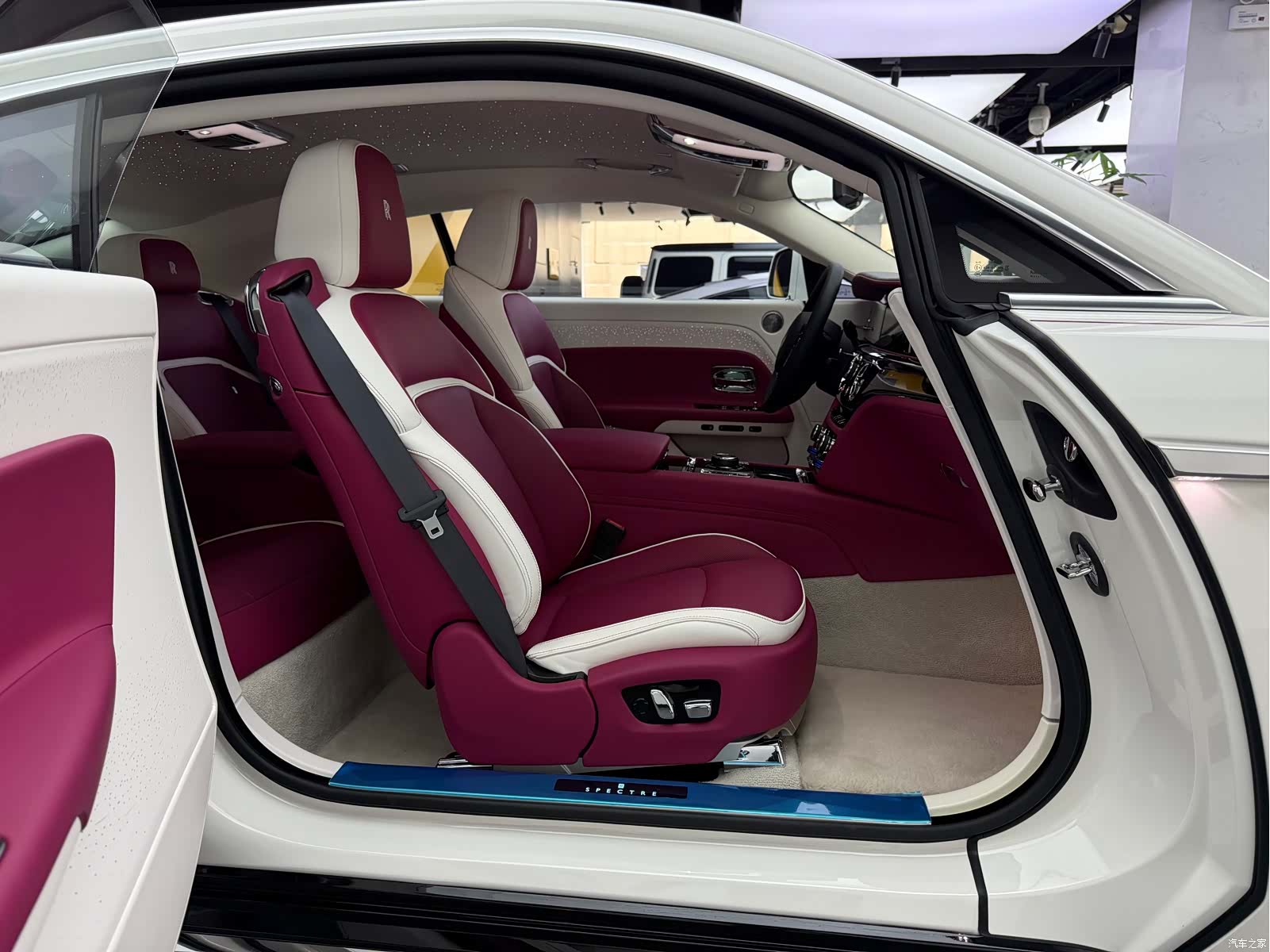 Rolls-Royce Spectre, 2026 12
