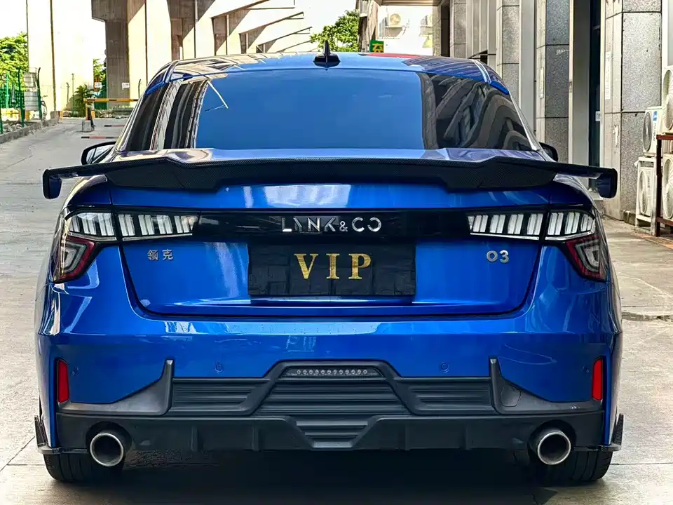 Lynk & Co 03