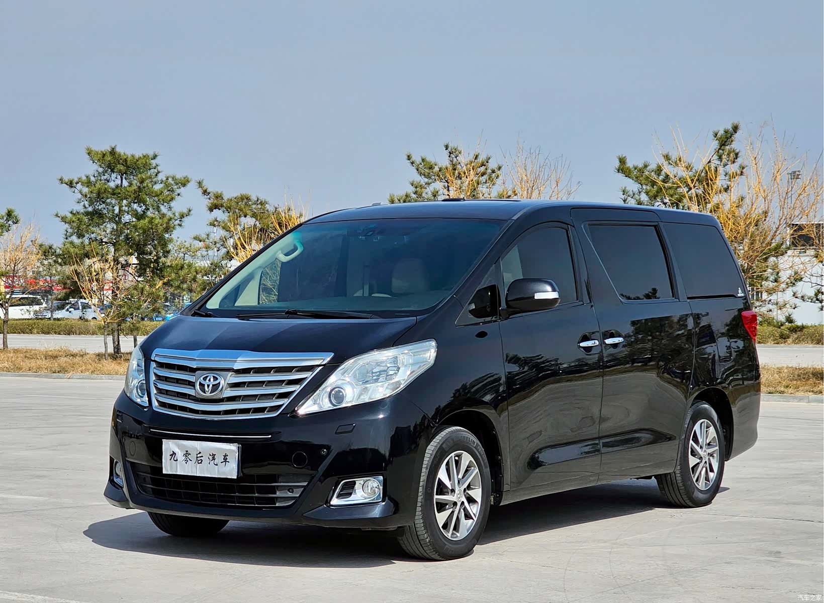Toyota Alphard, 2012 1