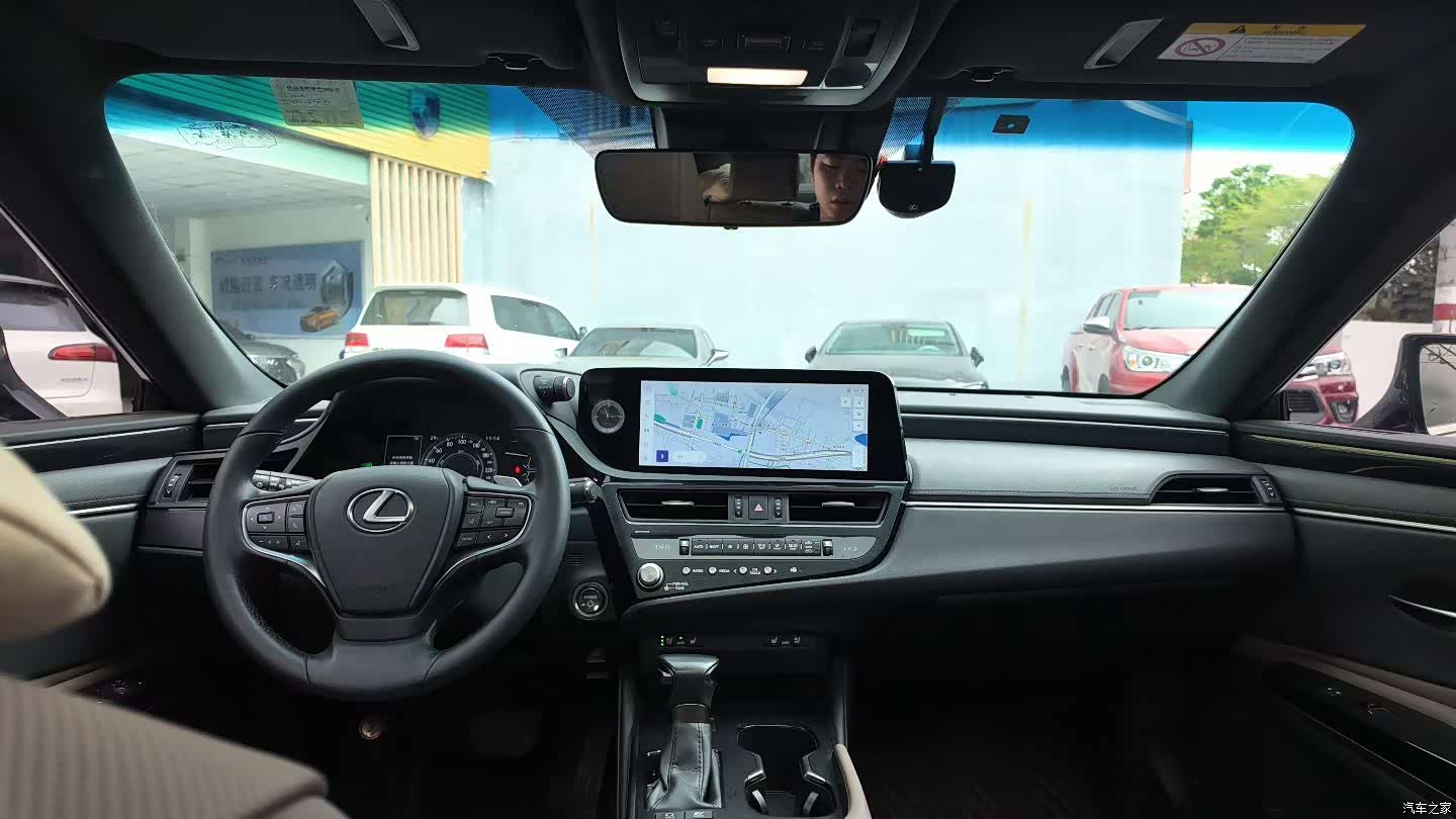 Lexus ES, 2022 все фото