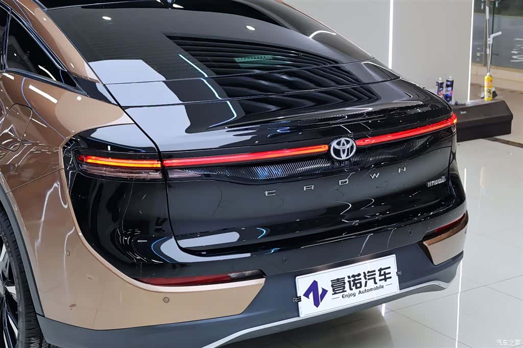 Toyota Crown, 2024 все фото