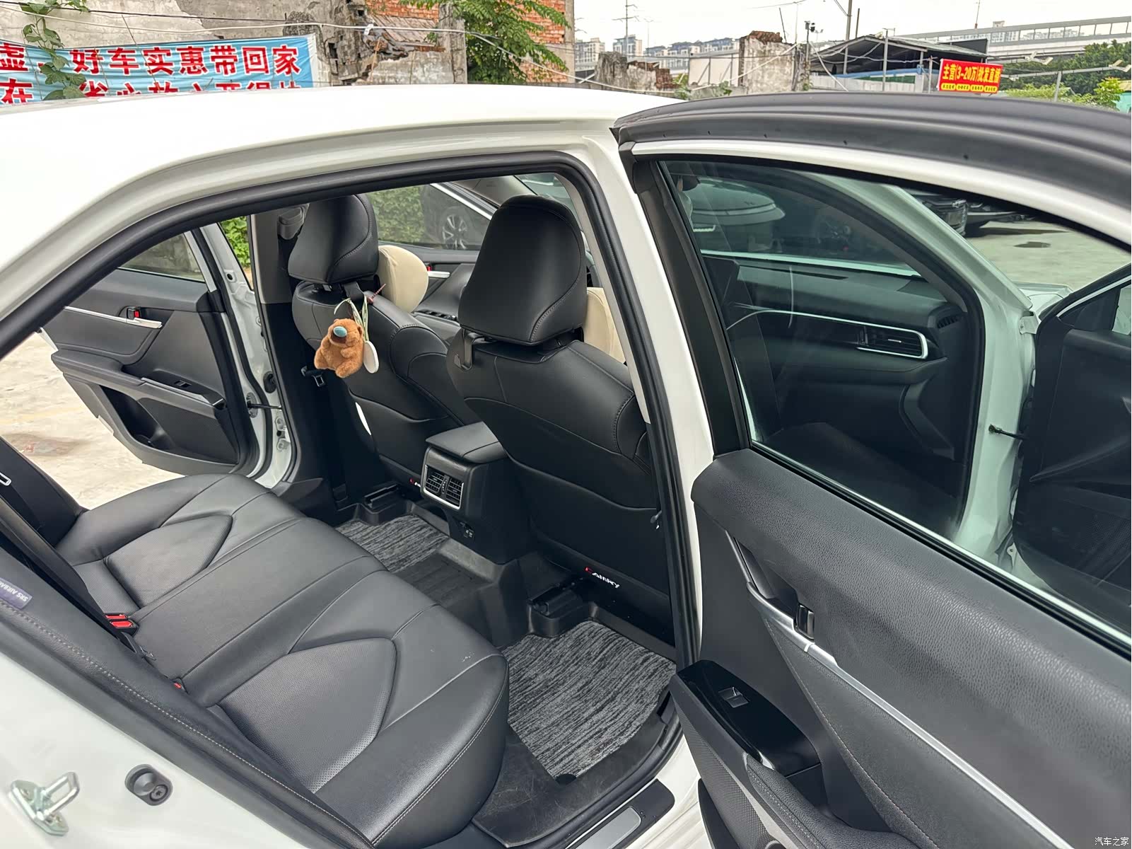 Toyota Camry, 2023 11