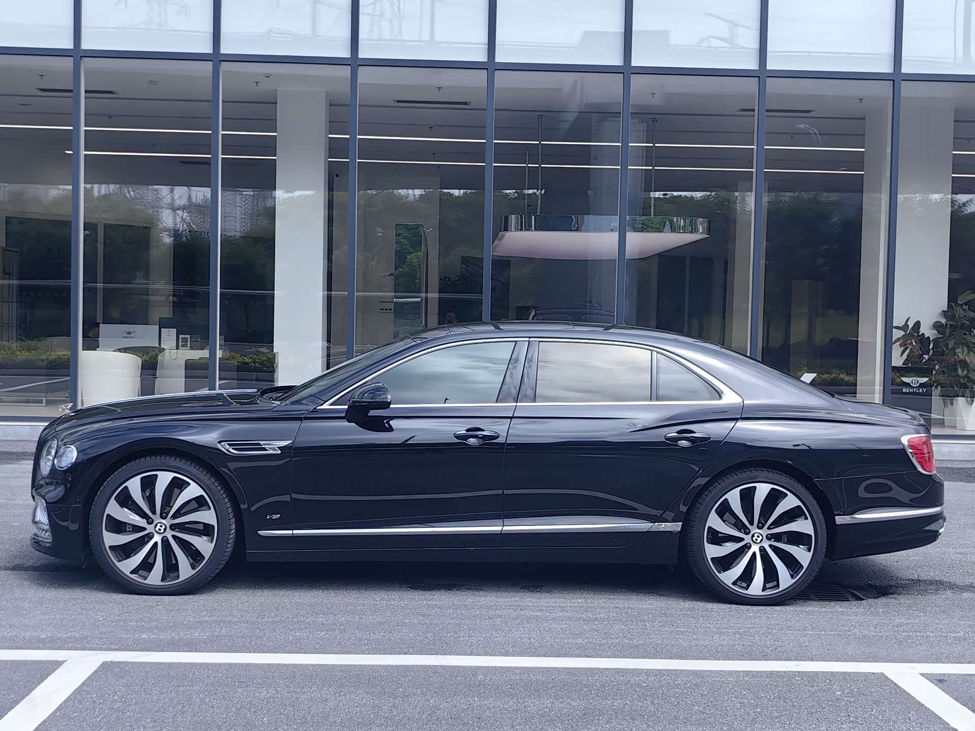 Bentley Flying Spur, 2023 8