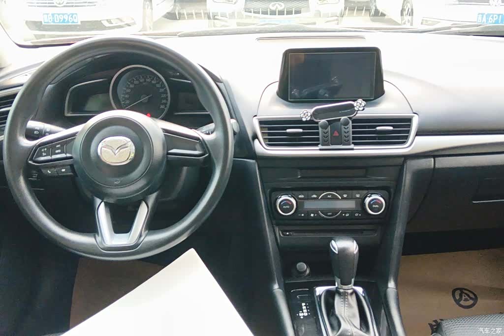 Mazda Mazda3, 2017 12
