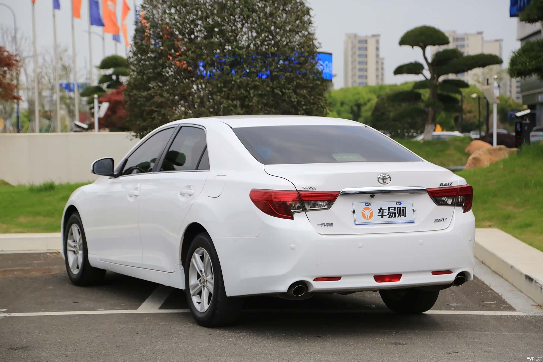 Toyota 2.5V, 2016 18