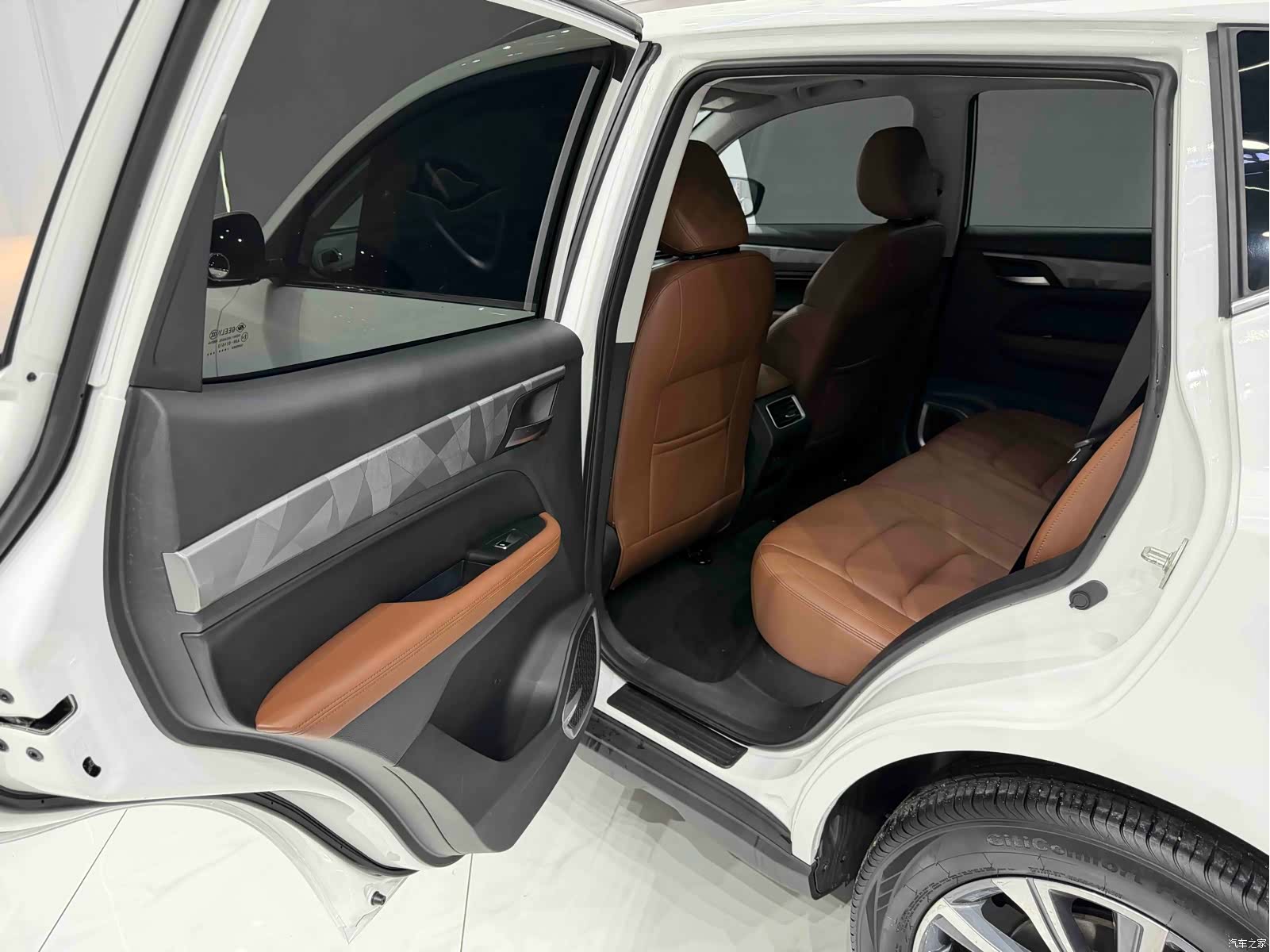 Geely X6, 2021 13